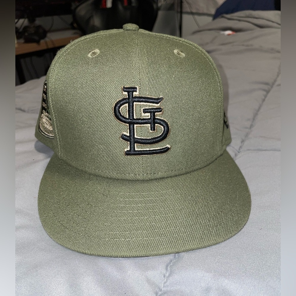 NewEra 7 1/8 Fitted Hat